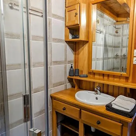 De Montagne Chaleureux Avec Cheminée, Terrasse Et Proche - Fr-1-589-2 * Anould
