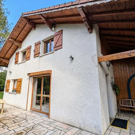 Holiday home De Montagne Chaleureux Avec Cheminee, Terrasse Et Proche - Fr-1-589-2 *