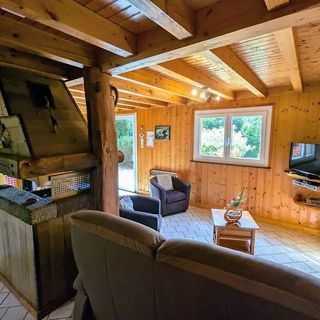 Holiday home De Montagne Chaleureux Avec Cheminee, Terrasse Et Proche - Fr-1-589-2 *