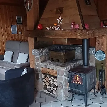 De Montagne Chaleureux Avec Cheminée, Terrasse Et Proche - Fr-1-589-2