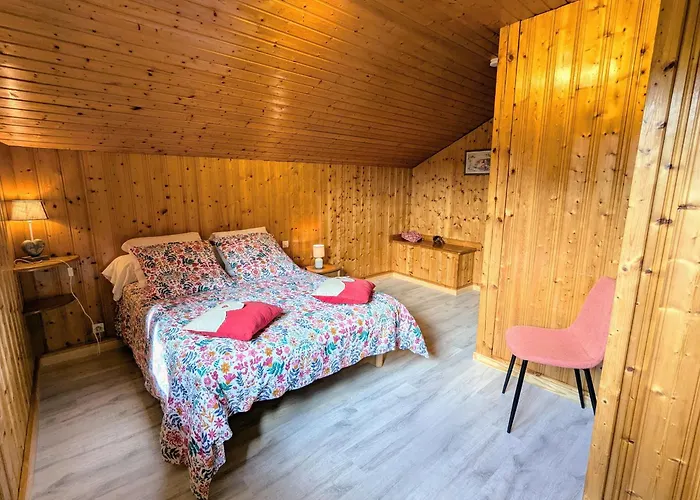 Prázdninový dům De Montagne Chaleureux Avec Cheminee, Terrasse Et Proche - Fr-1-589-2