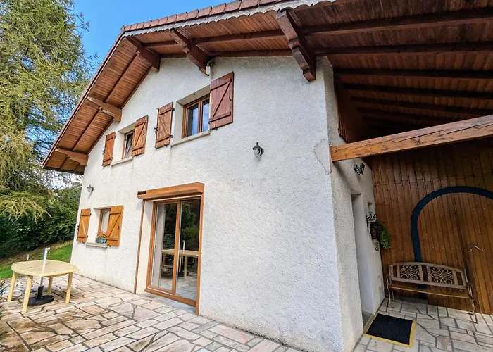 Prázdninový dům De Montagne Chaleureux Avec Cheminee, Terrasse Et Proche - Fr-1-589-2 *